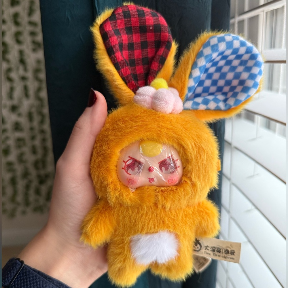 RARE SMALL SECRET VARIANT – PETITE BUNNY ‘MOUSSE’ BABY THREE